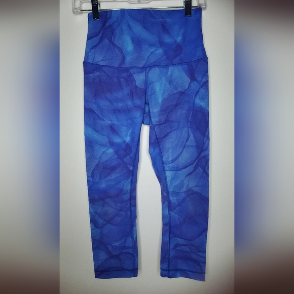 Lululemon Size 6 Blue Swirl Pattern Cropped Leggings - - Picture 4 of 5
